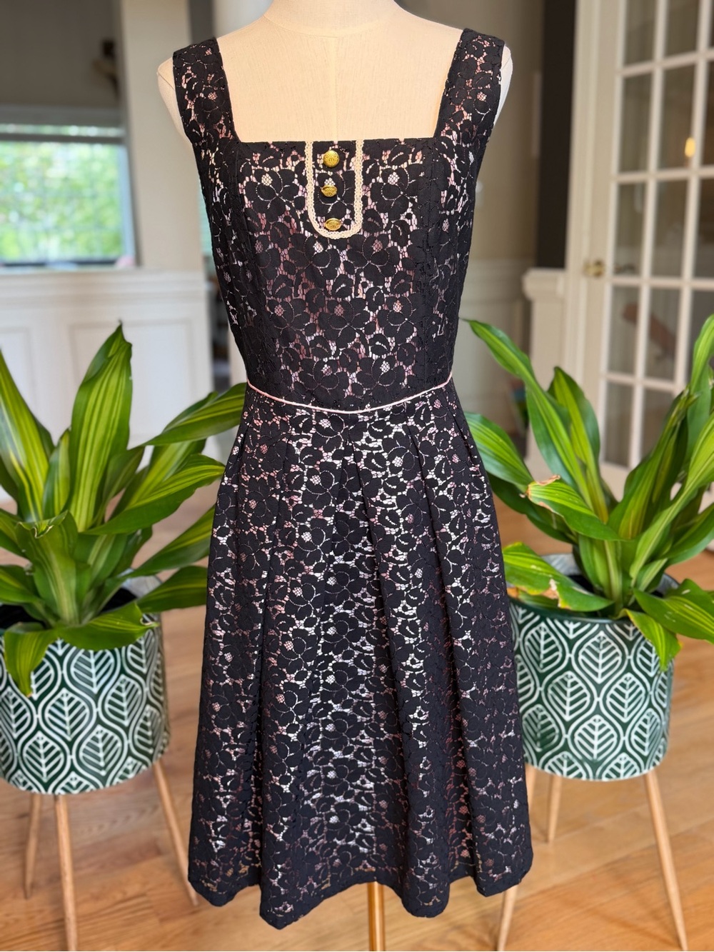 Nickโ & Mo Elegant Lace Pink/Black Cocktail Dress Gold Buttons (NWOT)